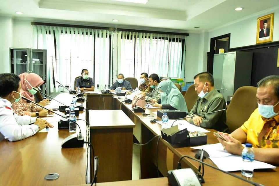 1619502421-Forletnews com-Suasana Komisi III DPRD Pekanbaru, menggelar RDP dengan Manajemen RS  Syafira Pekanbaru guna membahas Tenaga Kerja Lokal